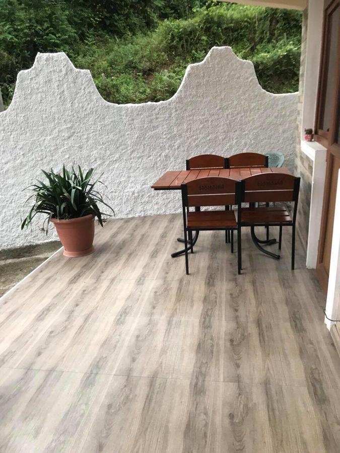 Lela'S Guest House Batumi Luaran gambar