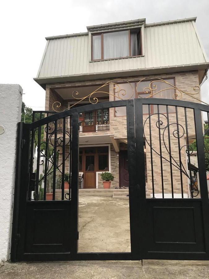 Lela'S Guest House Batumi Luaran gambar